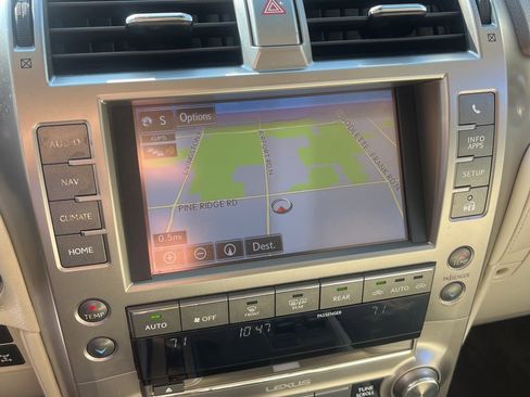 Used 2018 Lexus GX 460 image 16