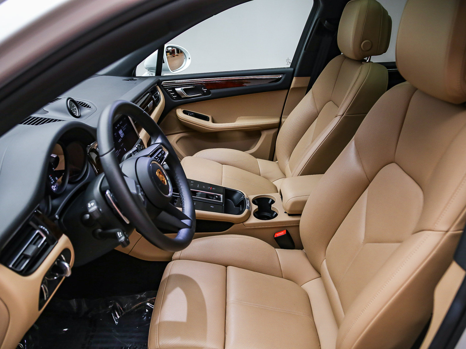 Certified 2026 Porsche Macan AWD/4WD image 22
