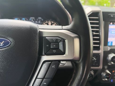Used 2019 Ford F150 Platinum w/ Equipment Group 701A Luxury AWD/4WD image 5
