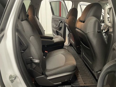 Used 2017 Chevrolet Traverse LT image 41