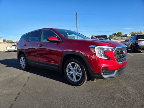 Used 2023 GMC Terrain SLE image 1
