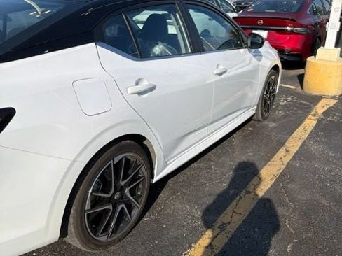Used 2025 Nissan Sentra SR FWD image 4
