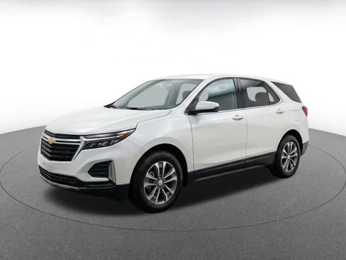 Used 2025 Chevrolet Equinox LT FWD image 3