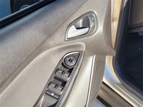 Used 2018 Ford Focus SE image 23