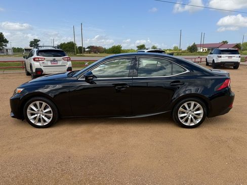 Used 2016 Lexus IS 200t RWD image 11