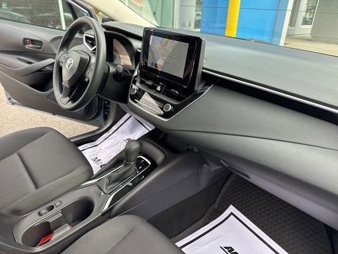 Used 2025 Toyota Corolla LE w/ Convenience Package image 25