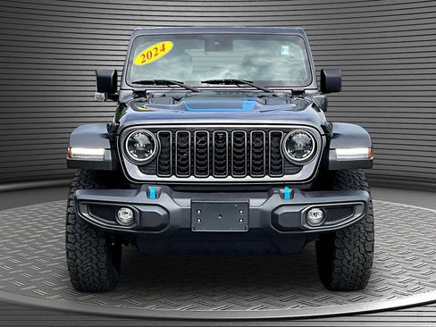 Used 2024 Jeep Wrangler Unlimited Rubicon 4xe w/ Technology Group AWD/4WD image 2