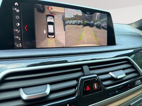 Used 2019 BMW 750i w/ Executive Package RWD image 25
