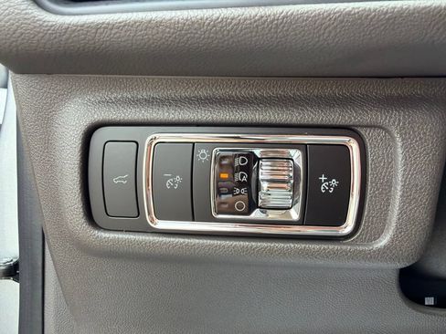 Used 2023 Lincoln Corsair AWD w/ Equipment Group 101A image 23