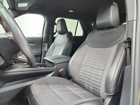 Used 2025 Ford Explorer ST-Line w/ ST-Line Street Pack AWD/4WD image 10