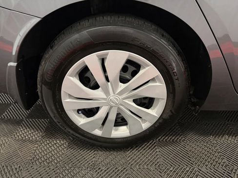 Used 2022 Nissan Versa S FWD image 17