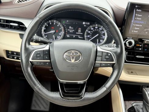 Used 2021 Toyota Highlander Platinum AWD/4WD image 7