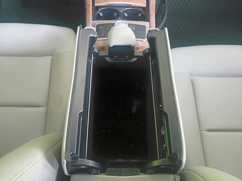 Used 2013 Mercedes-Benz E 350 Sedan image 41