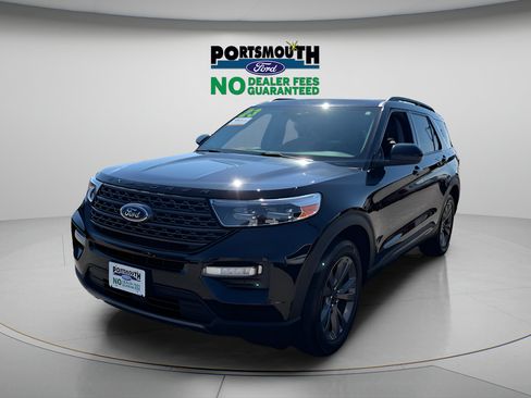 Used 2023 Ford Explorer XLT w/ Equipment Group 202A AWD/4WD image 16
