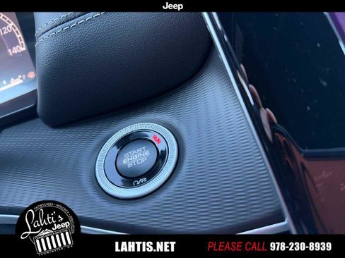 New 2025 Jeep Grand Cherokee Altitude image 17