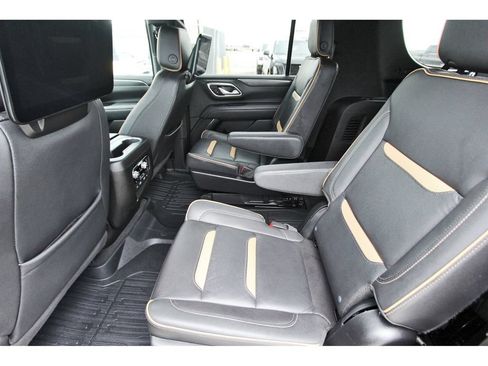 Used 2024 GMC Yukon XL AT4 w/ AT4 Premium Package AWD/4WD image 7