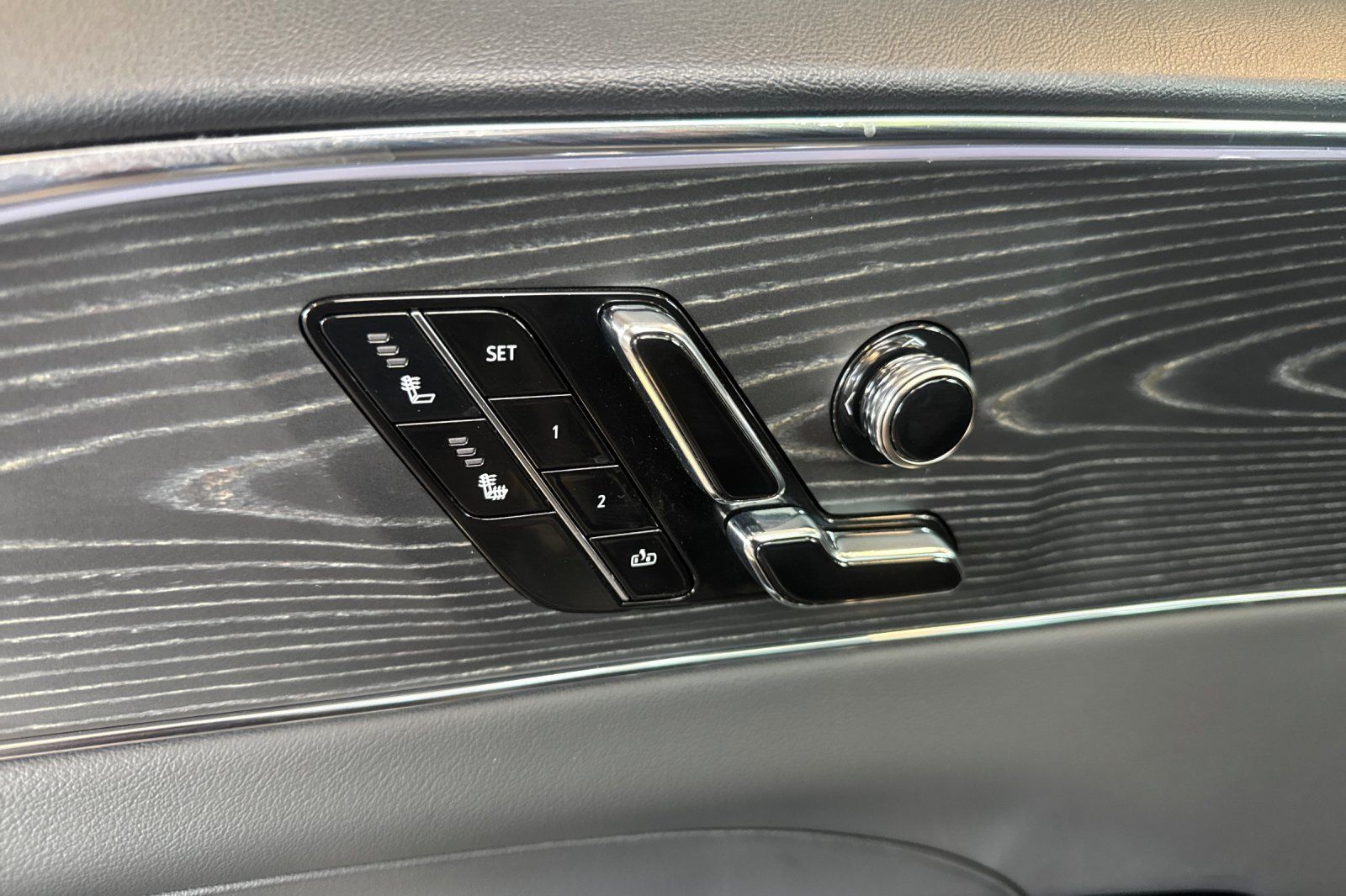 Certified 2024 Cadillac Lyriq Luxury RWD image 12