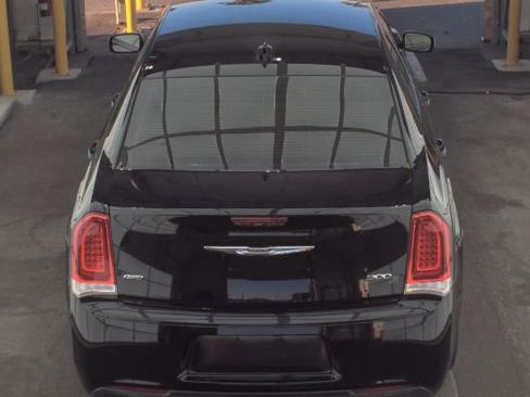 Used 2016 Chrysler 300 S image 5