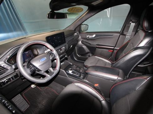 Used 2023 Ford Escape ST-Line w/ Tech Pack #1 AWD/4WD image 2