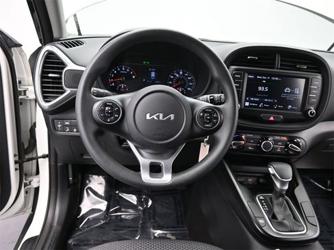 Certified 2022 Kia Soul LX w/ Technology Package image 29