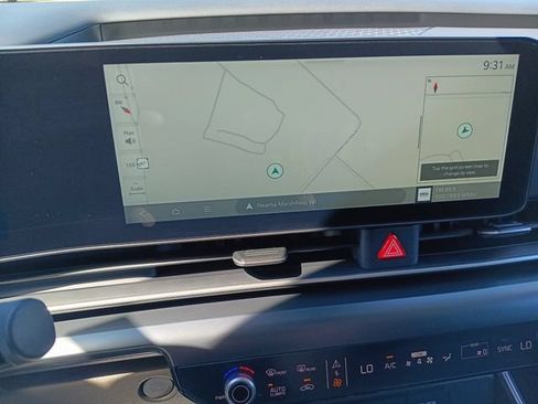 Used 2026 Kia Carnival FWD image 4