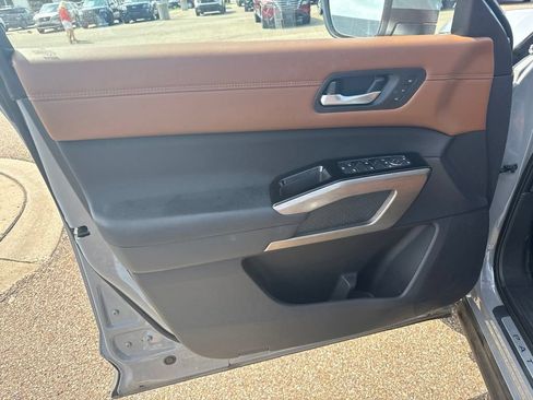 Used 2025 Nissan Pathfinder Platinum w/ Cargo Package AWD/4WD image 10