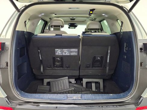 Used 2025 Kia Carnival SX Prestige image 24