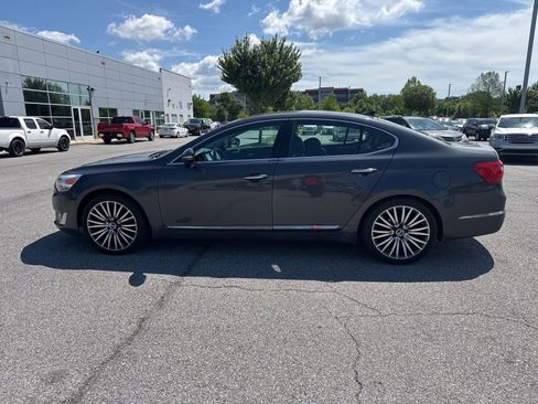 Used 2016 Kia Cadenza Premium w/ Technology Package FWD image 8