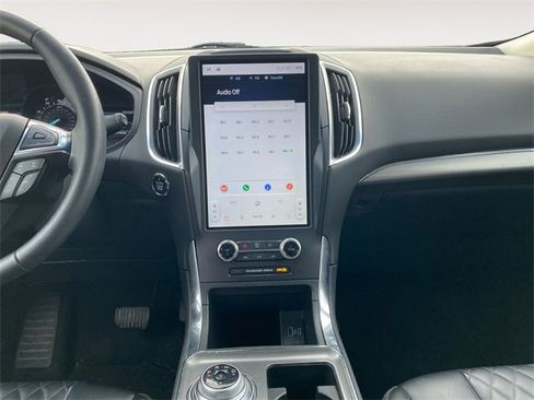 Used 2024 Ford Edge Titanium image 11