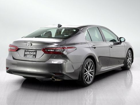 Used 2022 Toyota Camry XLE FWD image 5