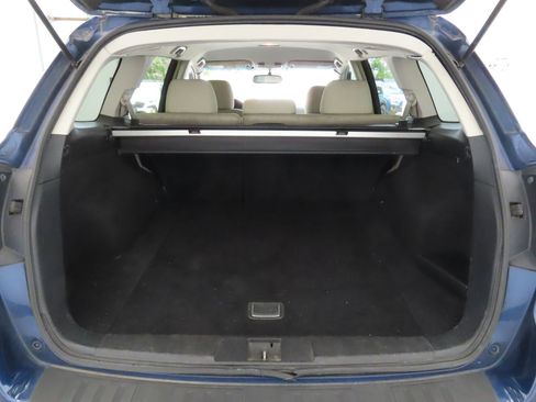 Used 2011 Subaru Outback 2.5i Premium AWD/4WD image 21