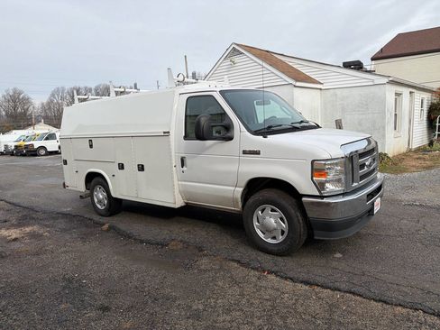 Used 2022 Ford E-350 and Econoline 350 Super Duty w/ Power Windows & Locks Group image 9