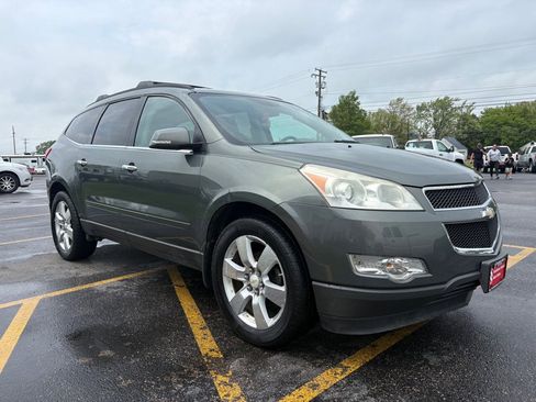Used 2010 Chevrolet Traverse LT w/ LT Special Edition Package AWD/4WD image 4