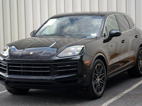 Used 2024 Porsche Cayenne AWD/4WD image 53
