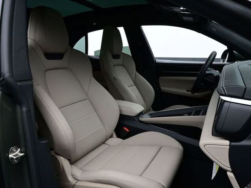 New 2025 Porsche Macan 4S Electric AWD/4WD image 18