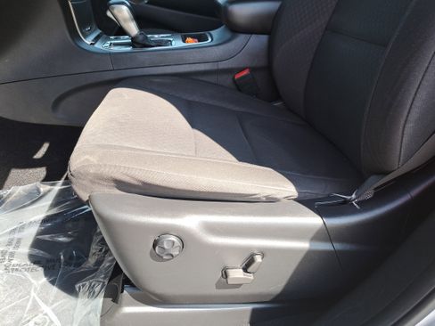 Used 2021 Jeep Grand Cherokee Laredo RWD image 26