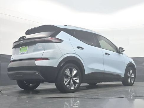 Used 2022 Chevrolet Bolt EUV LT w/ Convenience Package FWD image 33
