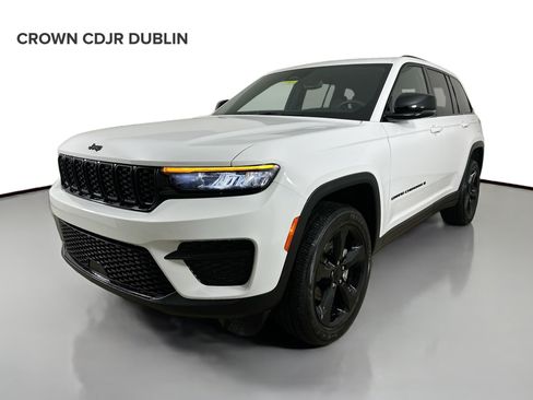 Certified 2023 Jeep Grand Cherokee Altitude AWD/4WD image 1