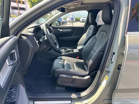 Certified 2024 Volvo XC40 B5 Ultimate w/ Climate Package image 17