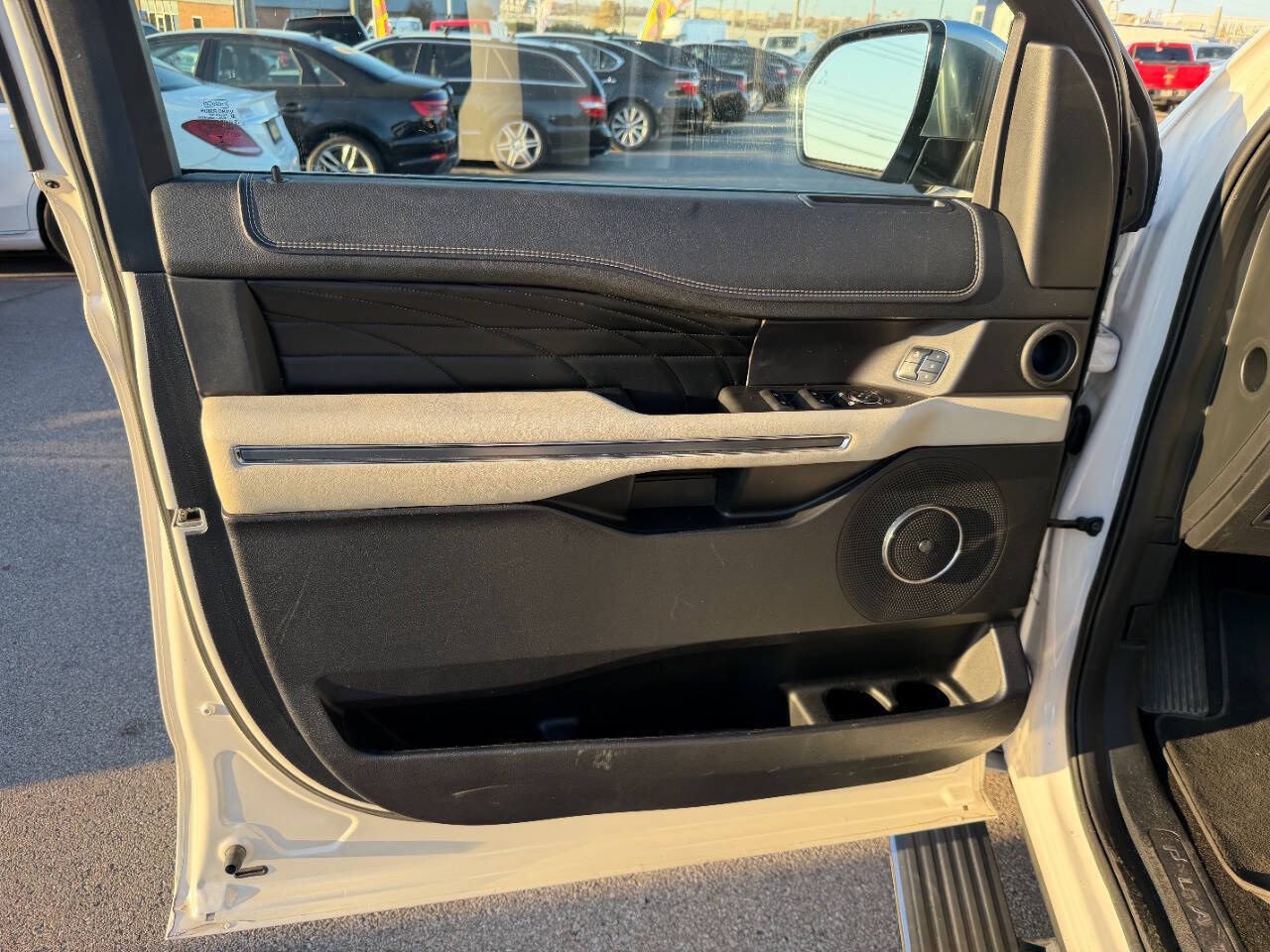 Used 2018 Ford Expedition Platinum RWD image 12