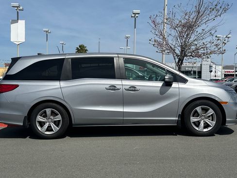Used 2019 Honda Odyssey EX image 3