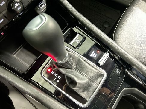 Used 2024 Jeep Compass Latitude w/ Sun and Sound Group image 17