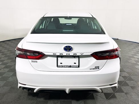 Used 2023 Toyota Camry SE w/ Audio Upgrade Package FWD image 4