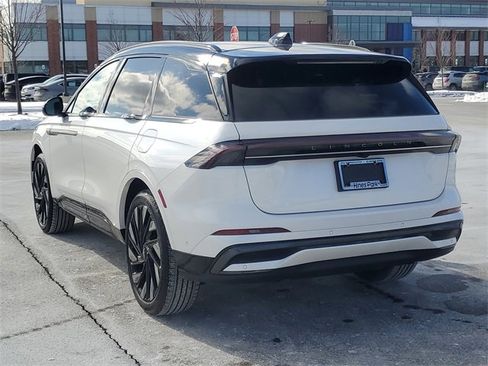 Certified 2024 Lincoln Nautilus Reserve w/ Jet Appearance Package (87T) image 3