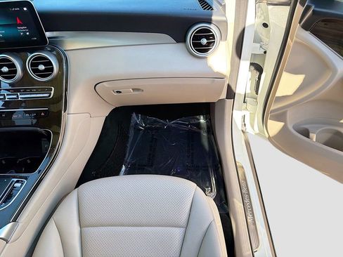 Used 2020 Mercedes-Benz GLC 300 4MATIC w/ Multimedia Package image 18