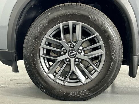 Used 2023 Nissan Rogue S image 32