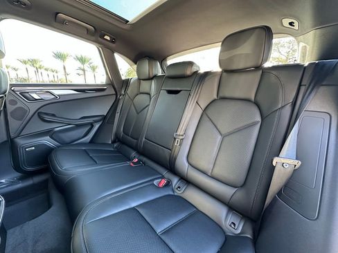 Used 2026 Porsche Macan AWD/4WD image 34