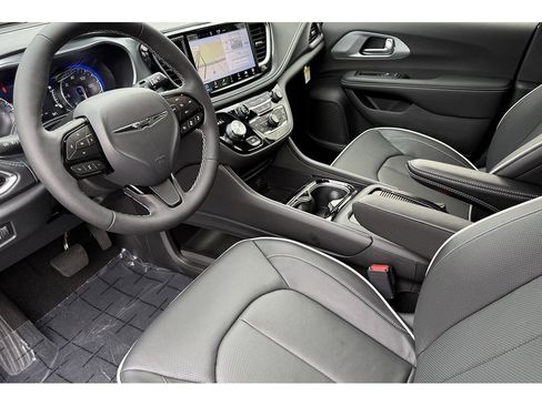 New 2026 Chrysler Pacifica Limited w/ S Appearance Package image 11