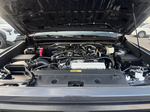 Certified 2025 Toyota Tacoma SR5 AWD/4WD image 21