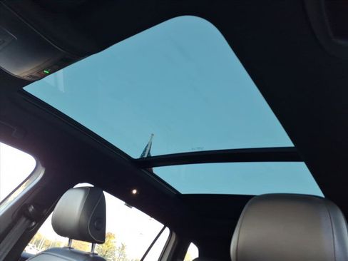 Certified 2022 Volkswagen Tiguan SE R-Line image 13